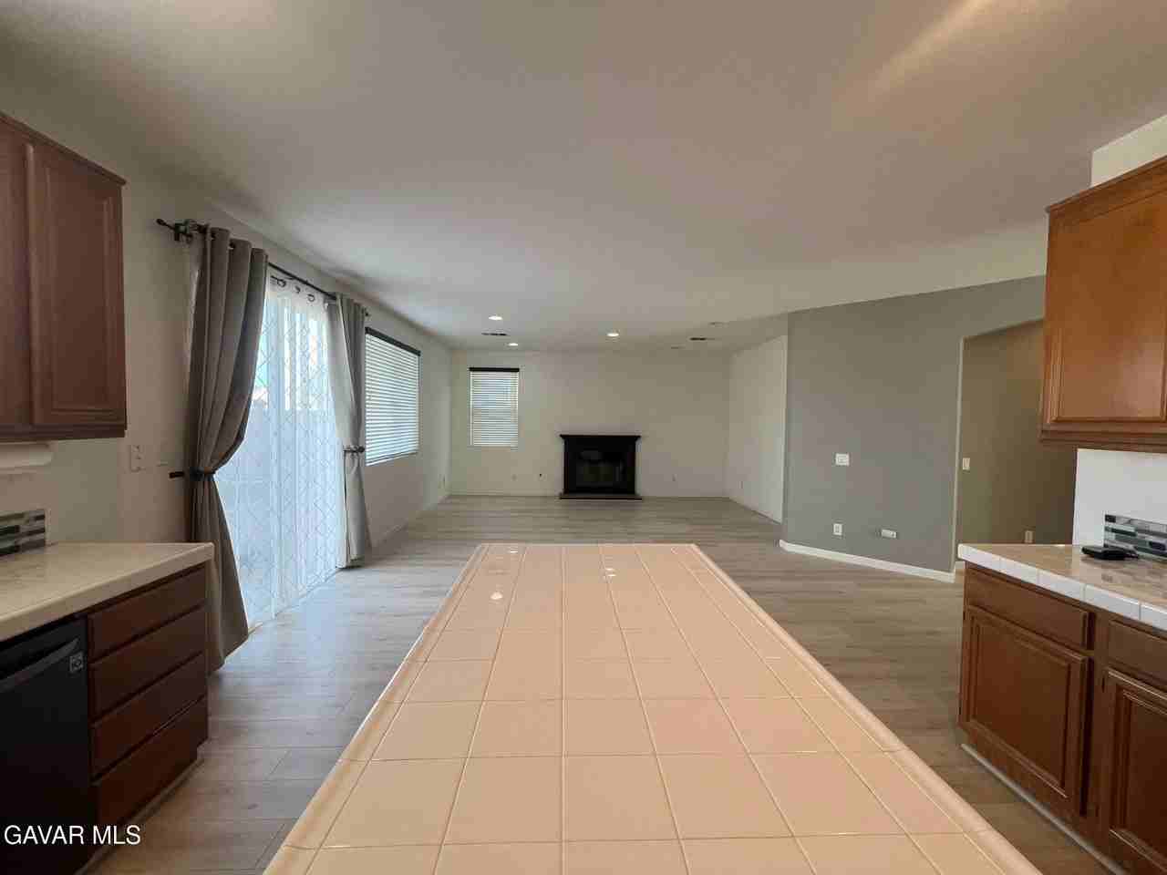 4111 Vahan Ct - Photo 6 of 32