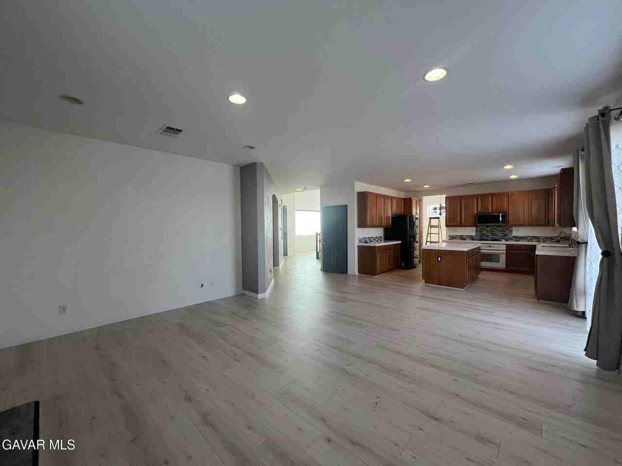 4111 Vahan Ct - Photo 7 of 32