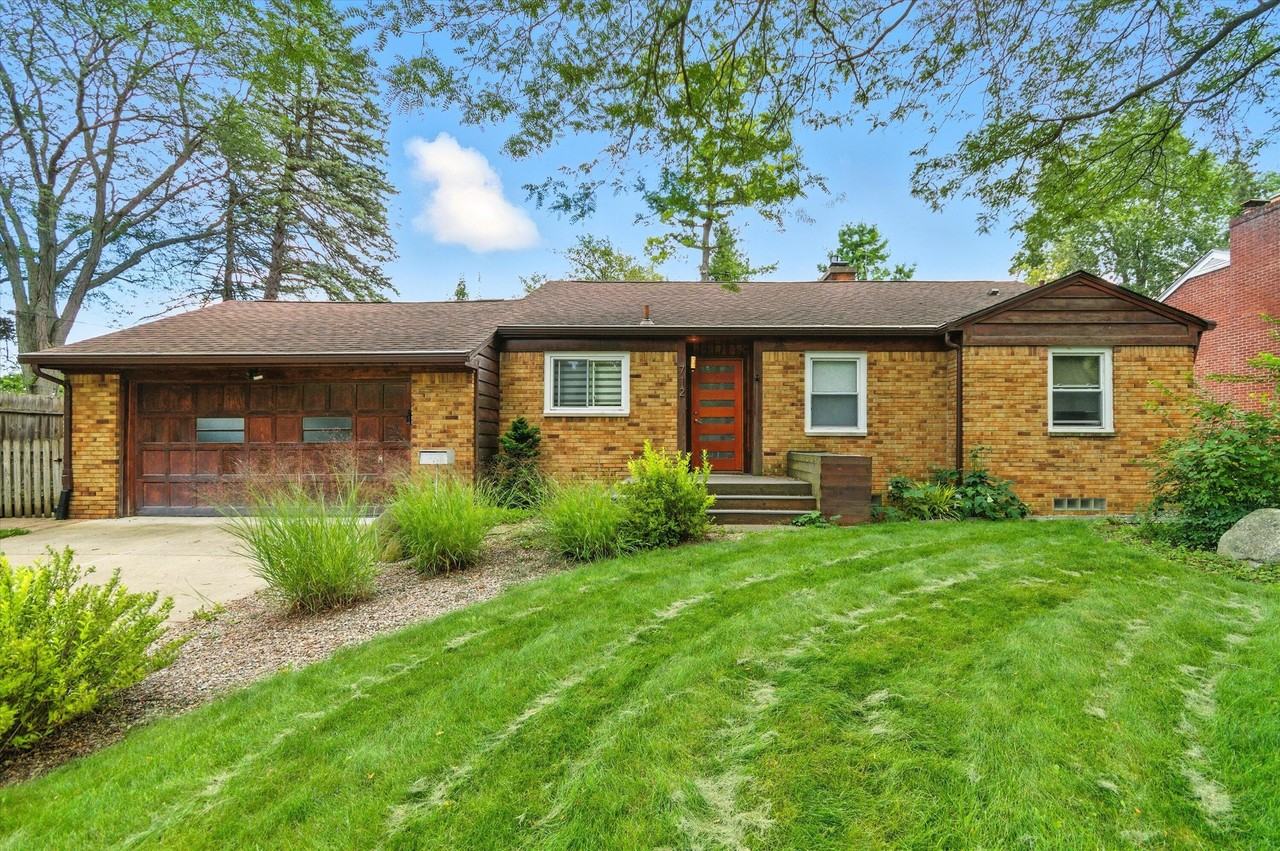 712 Collegewood St - Photo 2 of 47