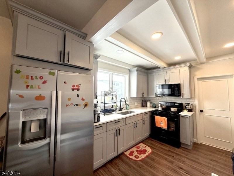 27 Honiss St - Photo 3 of 10