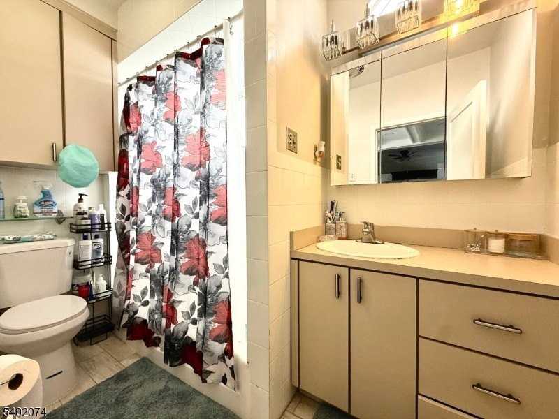 27 Honiss St - Photo 5 of 10