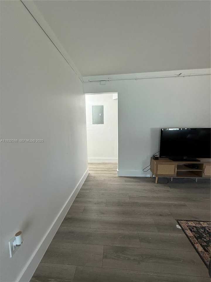 2706 Montego Dr - Photo 4 of 35