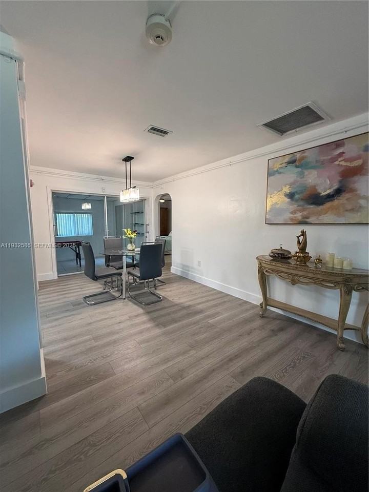 2706 Montego Dr - Photo 7 of 35