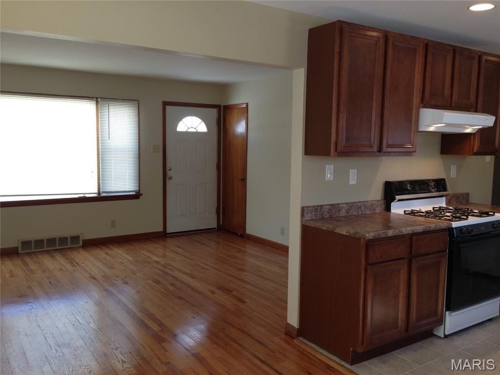 10224 Dandridge Dr - Photo 2 of 15