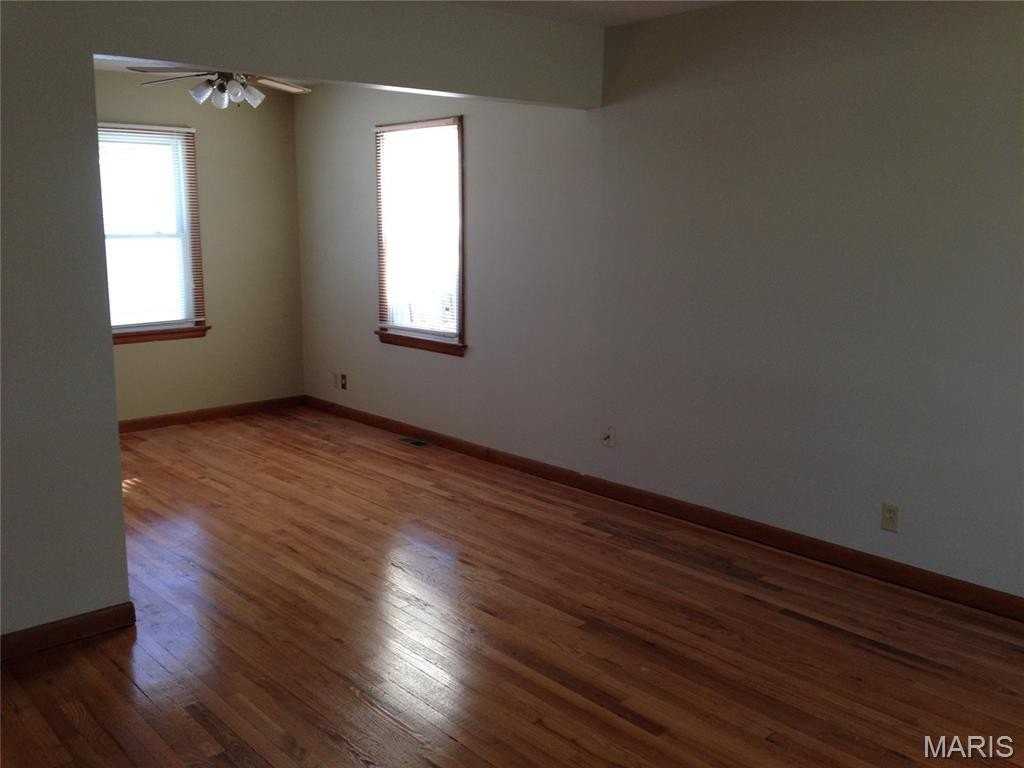 10224 Dandridge Dr - Photo 3 of 15