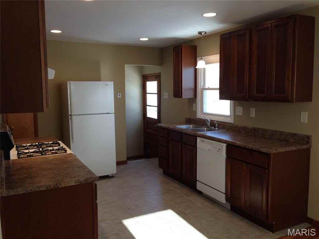 10224 Dandridge Dr - Photo 5 of 15