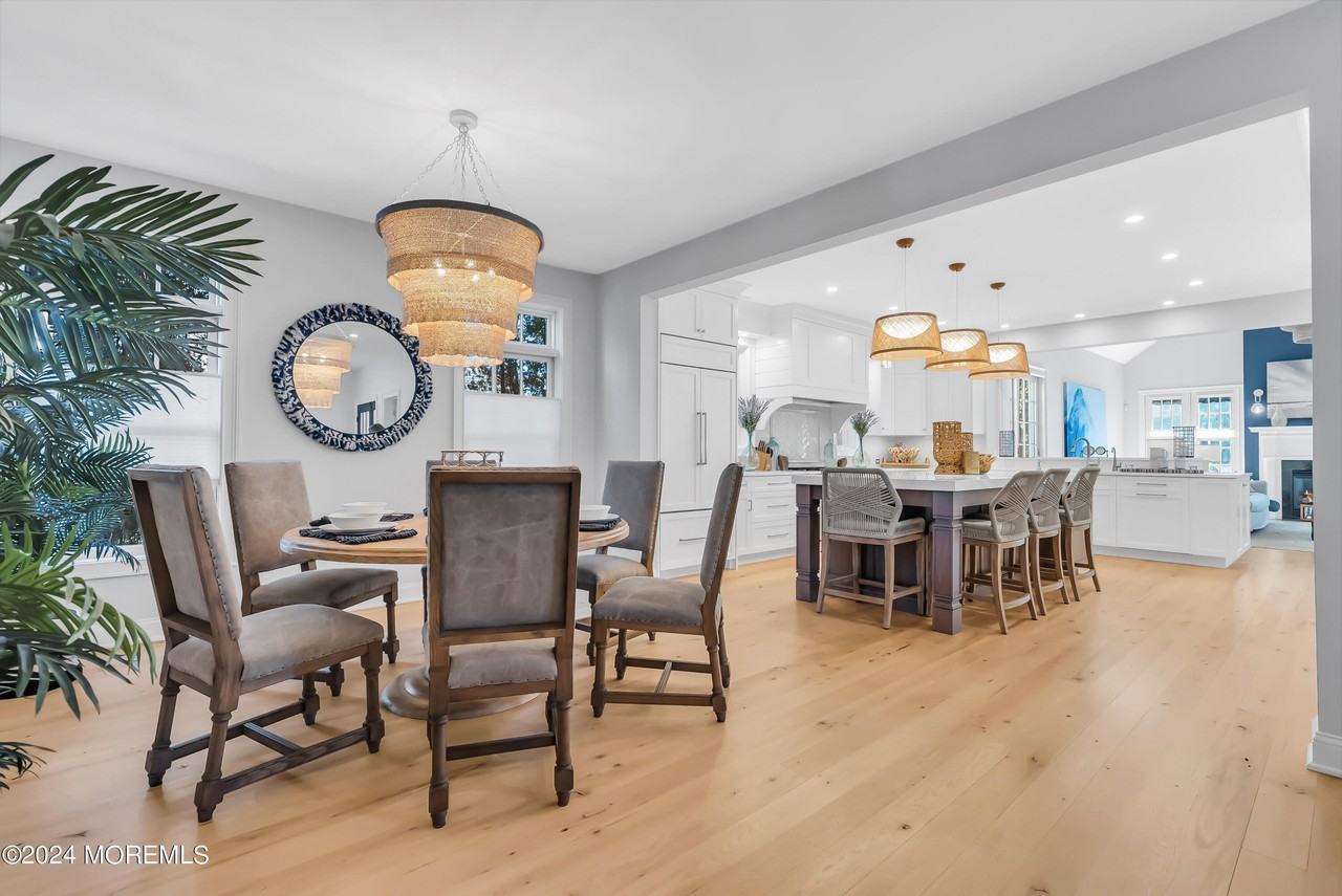 118 Beacon Blvd - Photo 3 of 50