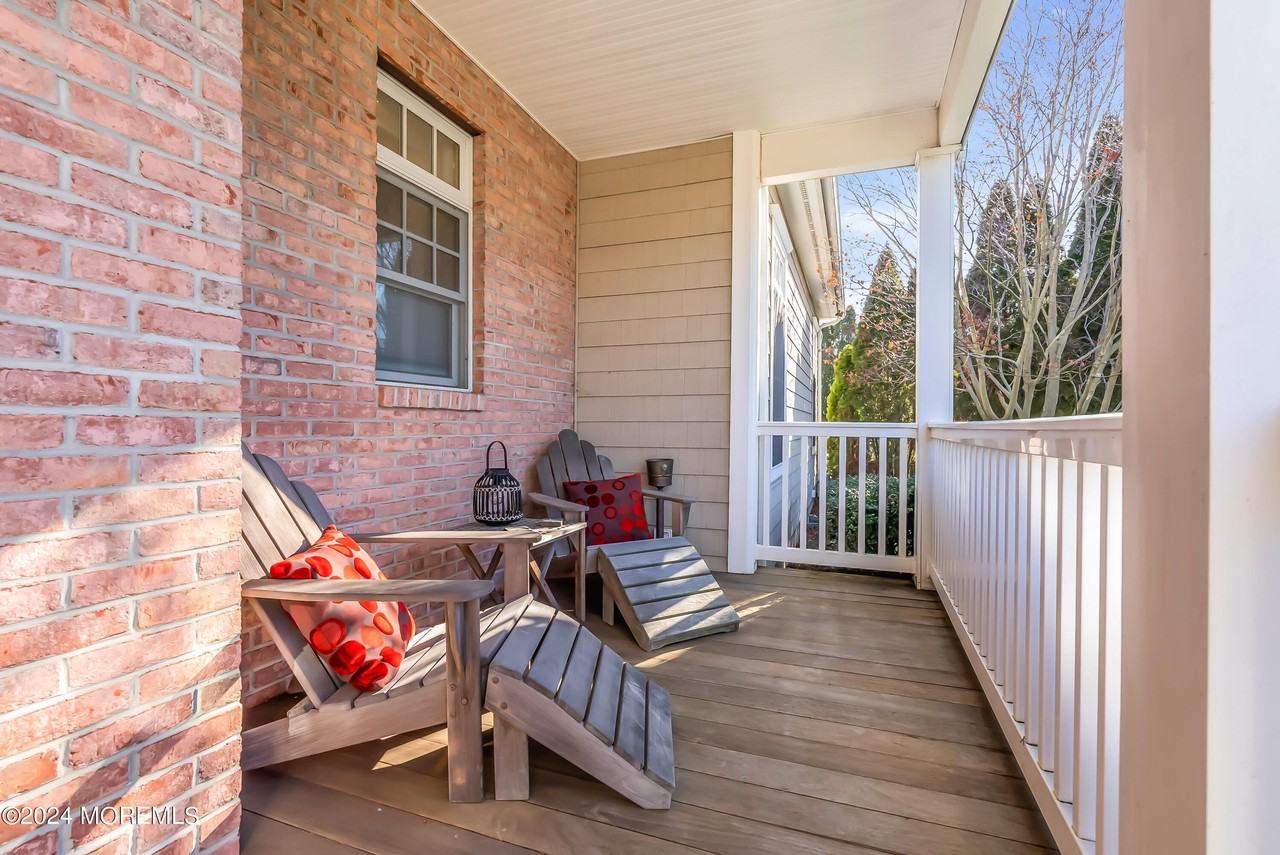 118 Beacon Blvd - Photo 6 of 50