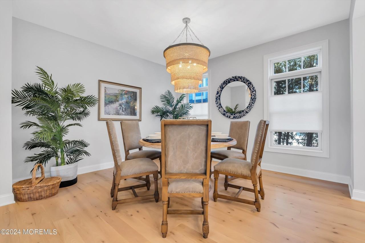 118 Beacon Blvd - Photo 7 of 50