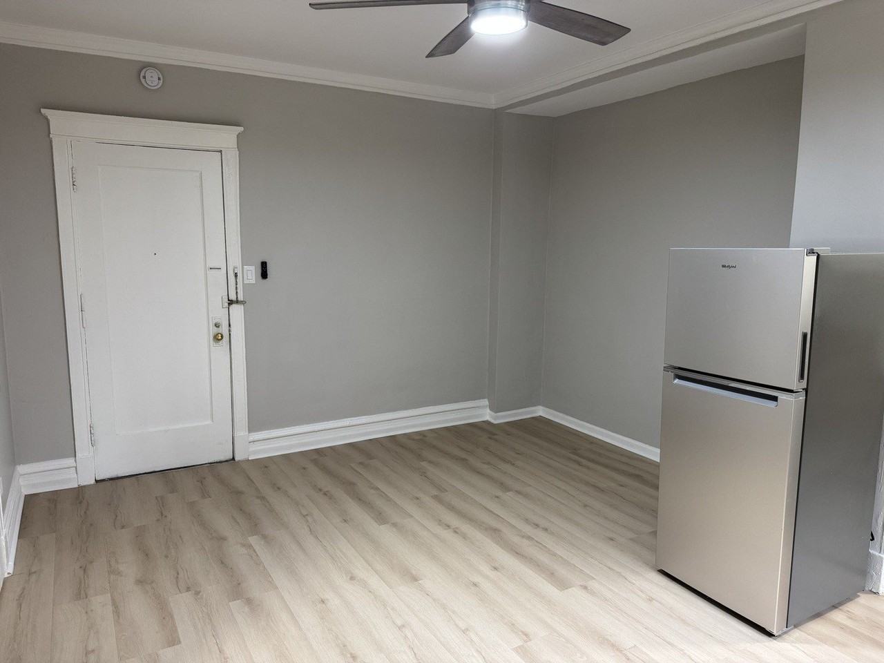 4363 N Kenmore Ave #209 - Photo 5 of 10