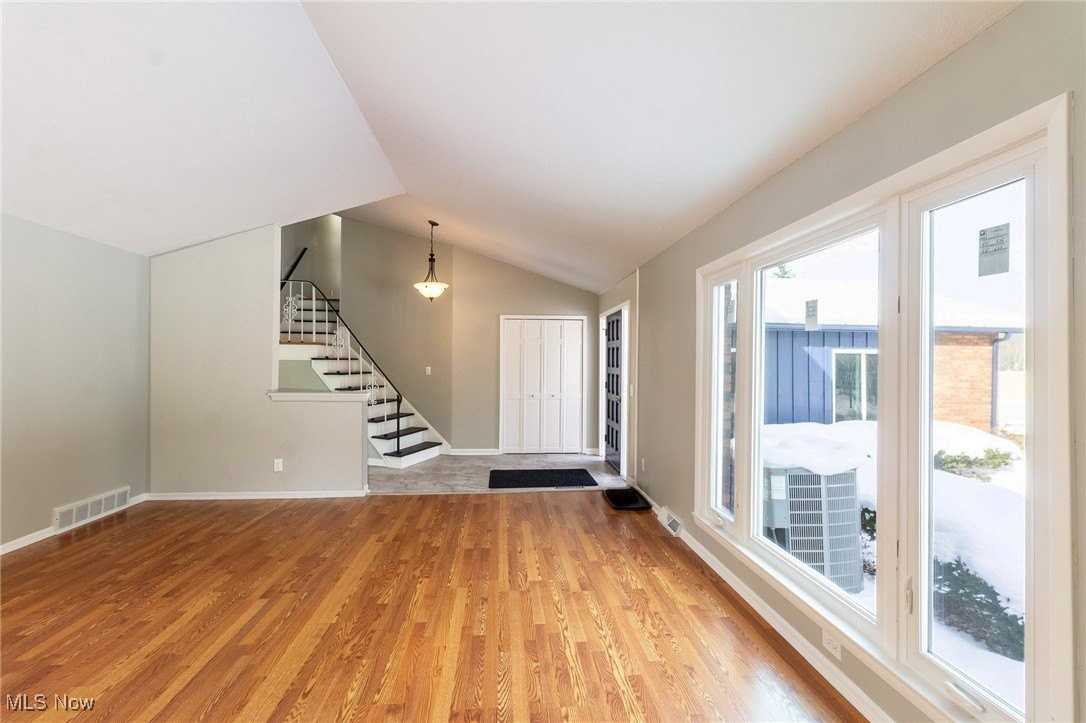 24434 Emmons Rd - Photo 5 of 44