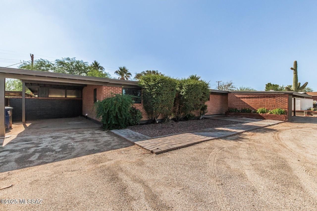 5310 E 5th St - Photo 3 of 40