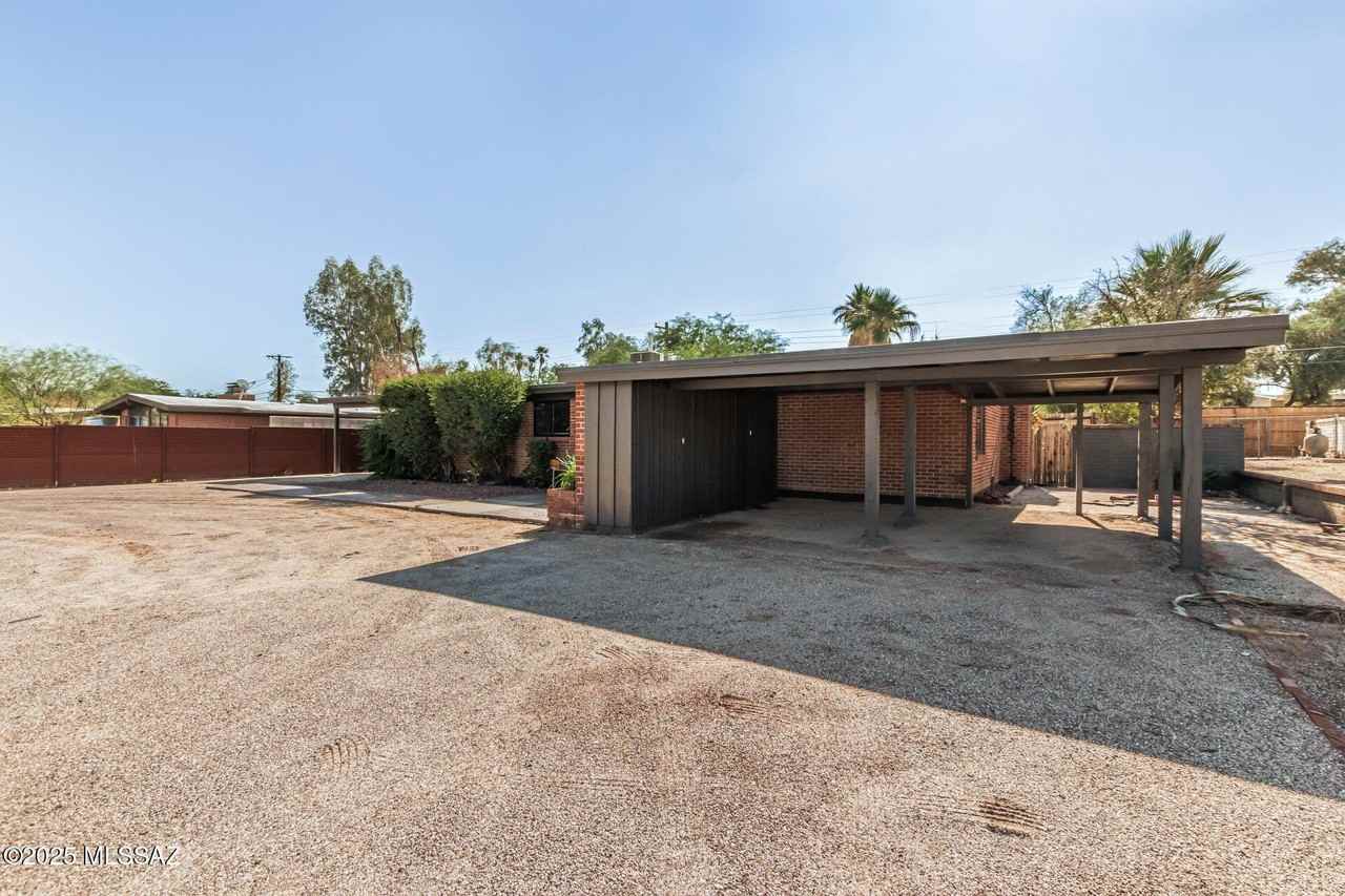 5310 E 5th St - Photo 5 of 40