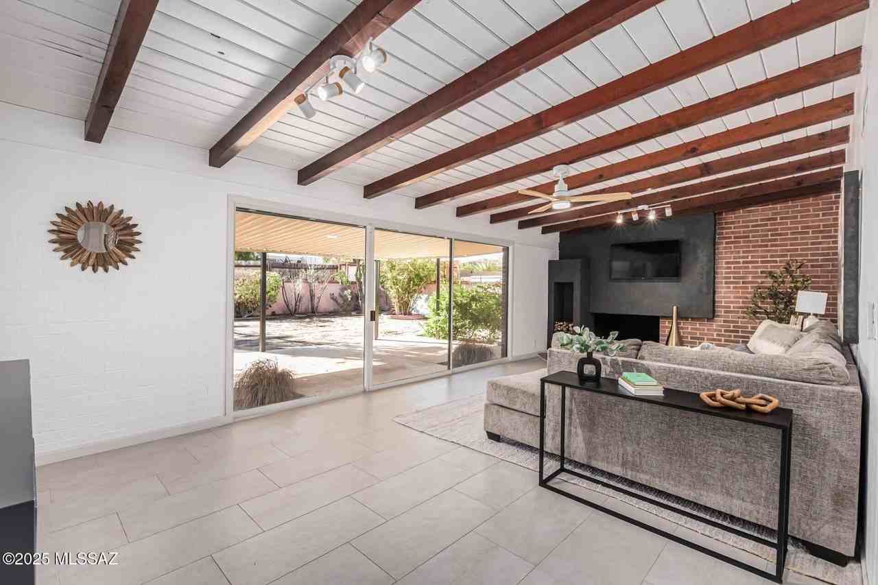 5310 E 5th St - Photo 7 of 40