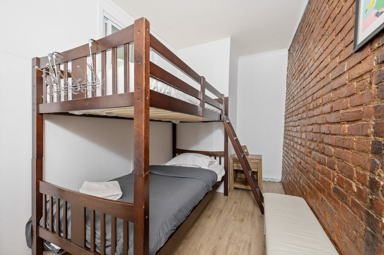 301 W 31st St #1323979P - Photo 5 of 12