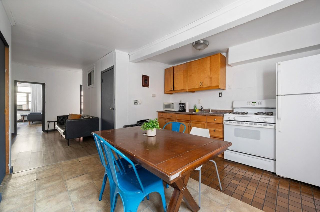 301 W 31st St #1323979P - Photo 6 of 12