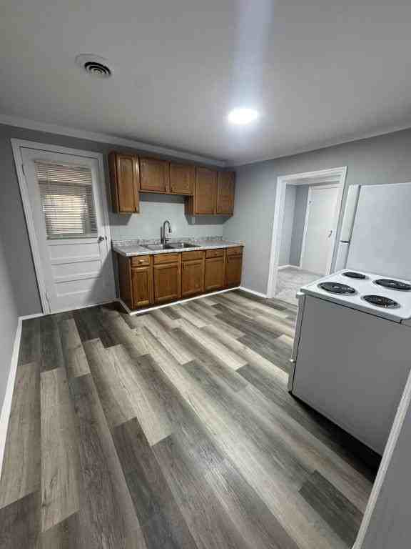 347 Huddleson Ave - Photo 2 of 15