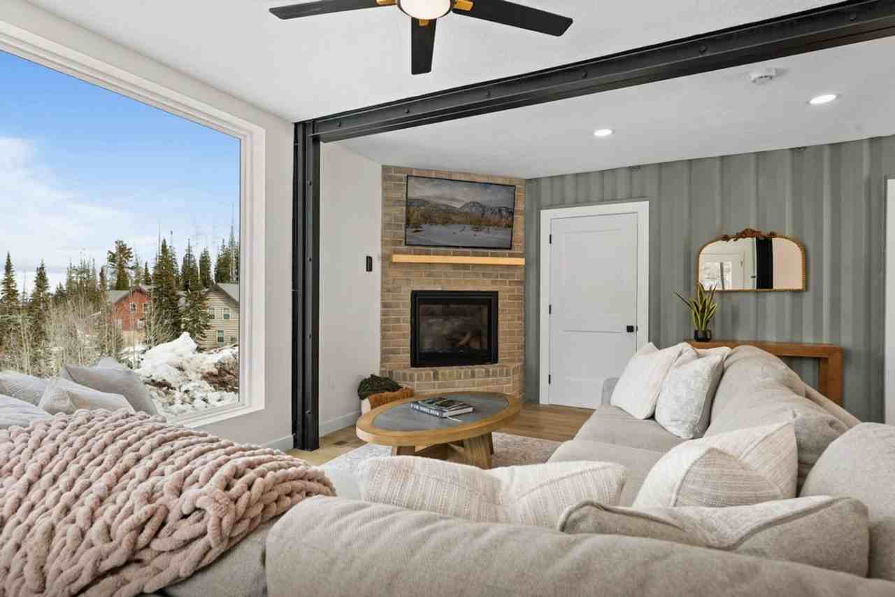 220 Circle Dr #1249883P - Photo 5 of 50