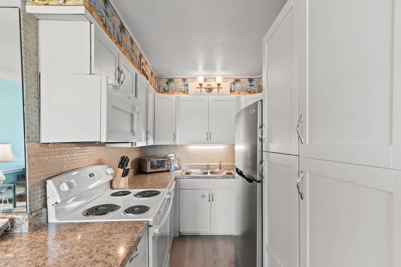 8743 Thomas Drive - Photo 4 of 31