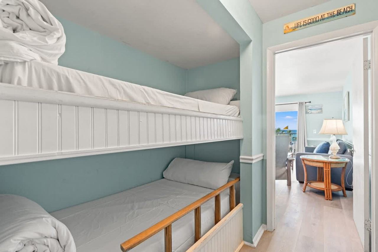 8743 Thomas Drive - Photo 7 of 31