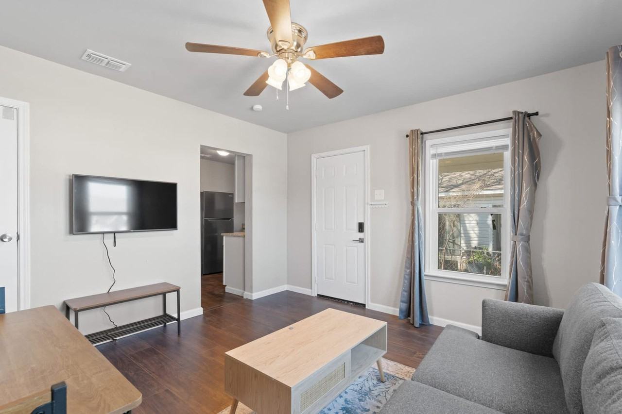 1004 E Powell Ave #1357999P - Photo 2 of 18