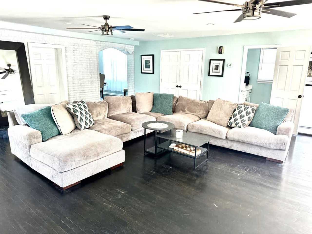 14386 Calvert St #1363916P - Photo 3 of 36