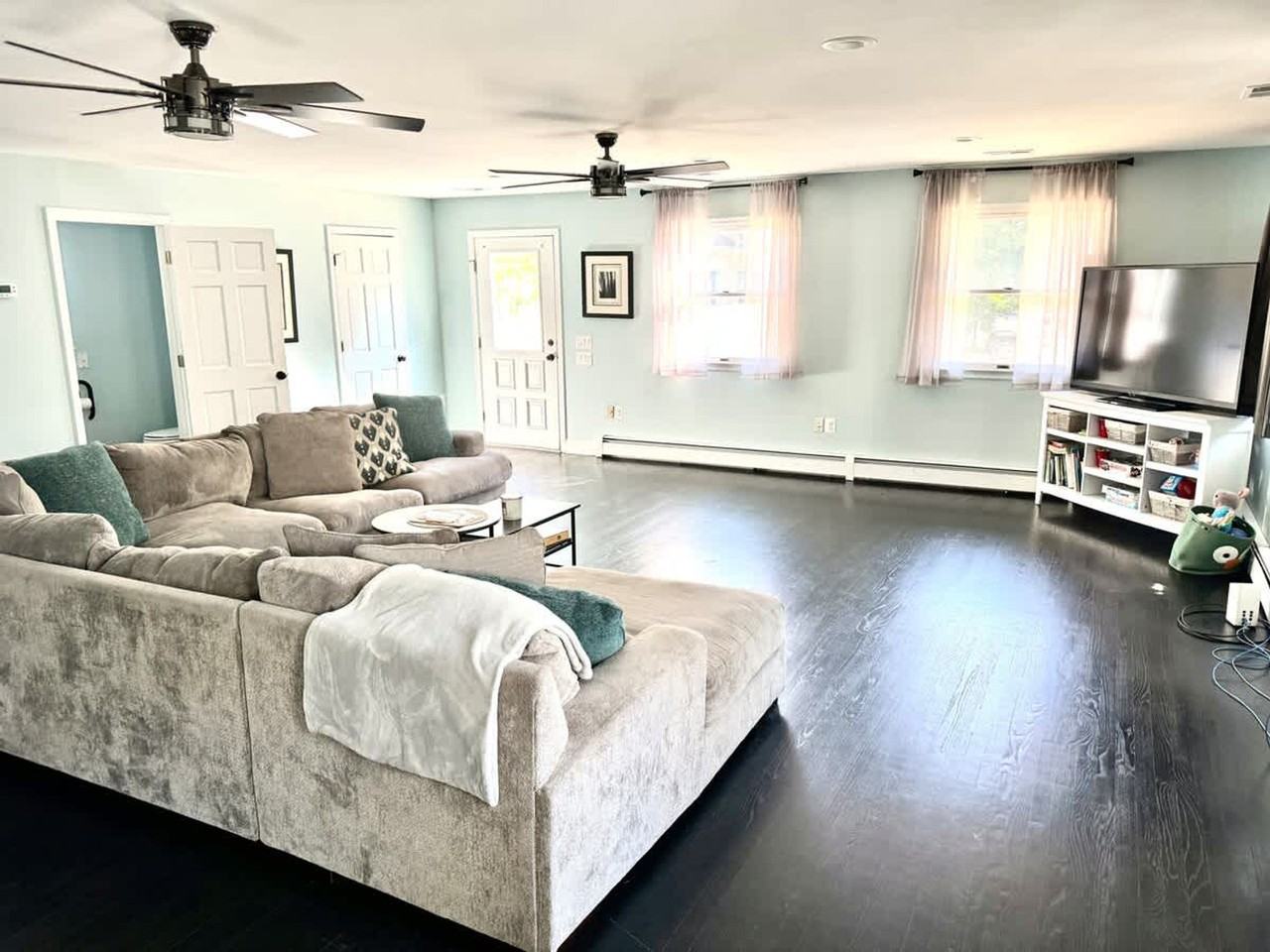 14386 Calvert St #1363916P - Photo 4 of 36