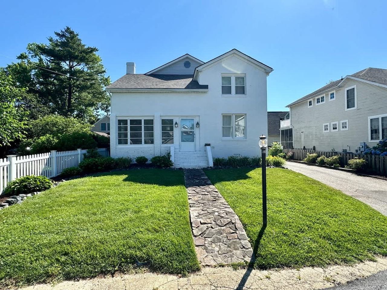 14386 Calvert St #1363916P - Photo 6 of 36