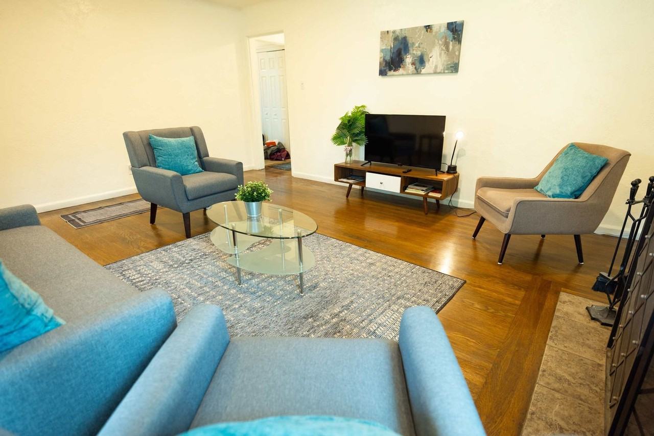 240 E Hedding St #1364158P - Photo 4 of 50