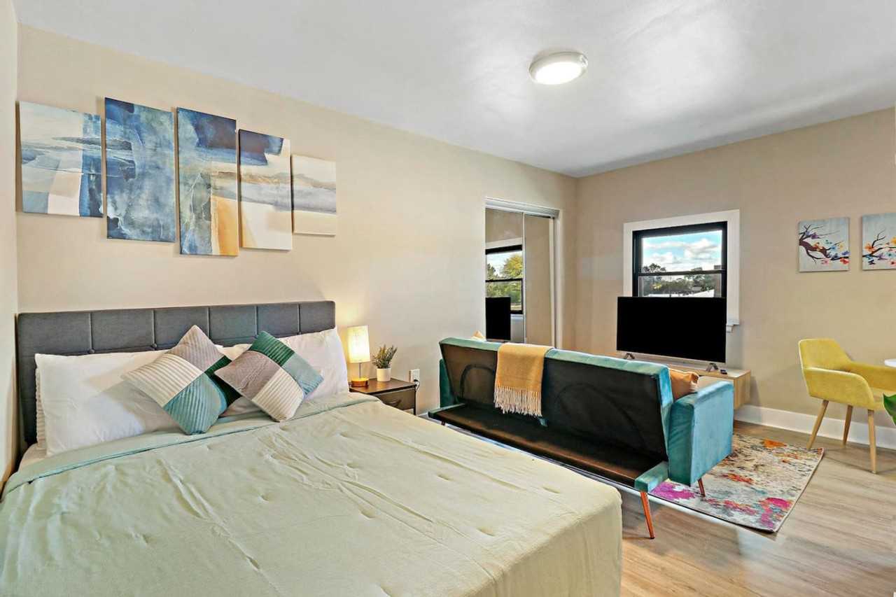 5009 Columbia Ave #1366946P - Photo 5 of 10