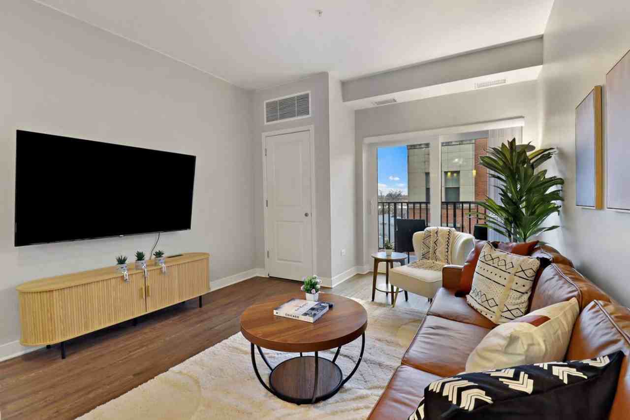 255 N Addison Ave #1366994P - Photo 4 of 49