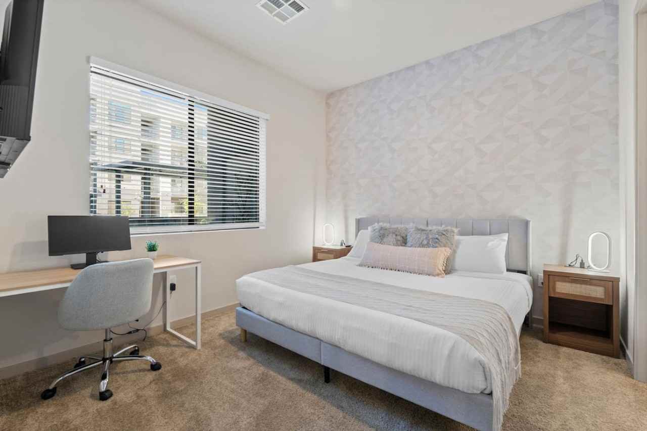 500 W Broadway Rd #1366959P - Photo 4 of 31