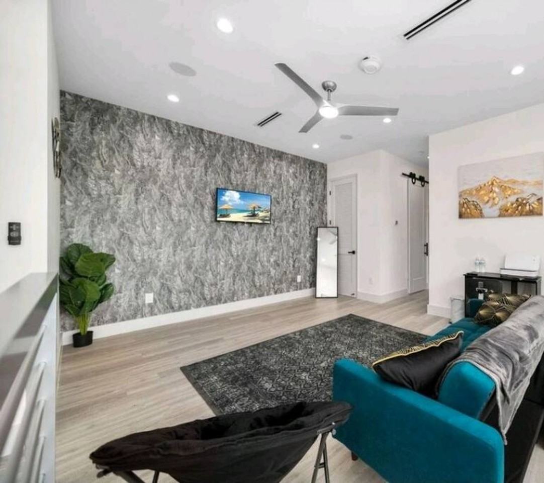 1514 Ne 5th Ct #1369637P - Photo 3 of 40