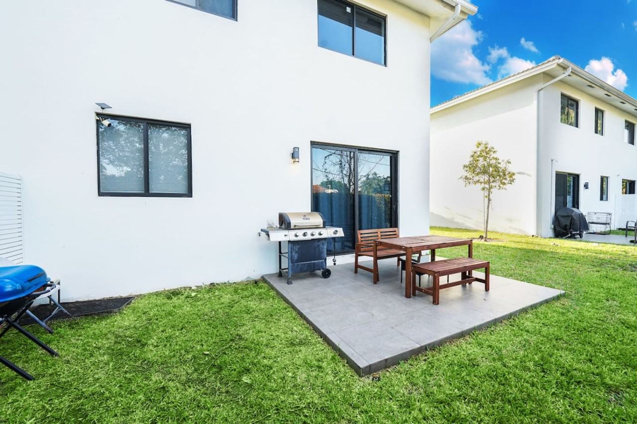 3246 Sw 44th St #1369654P - Photo 7 of 36