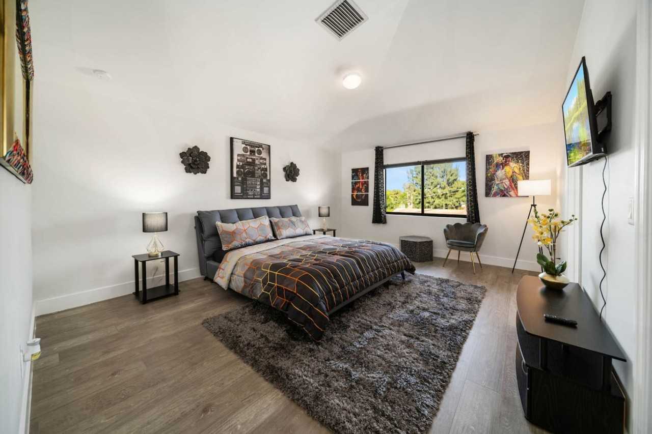 3246 Sw 44th St #1369654P - Photo 4 of 36