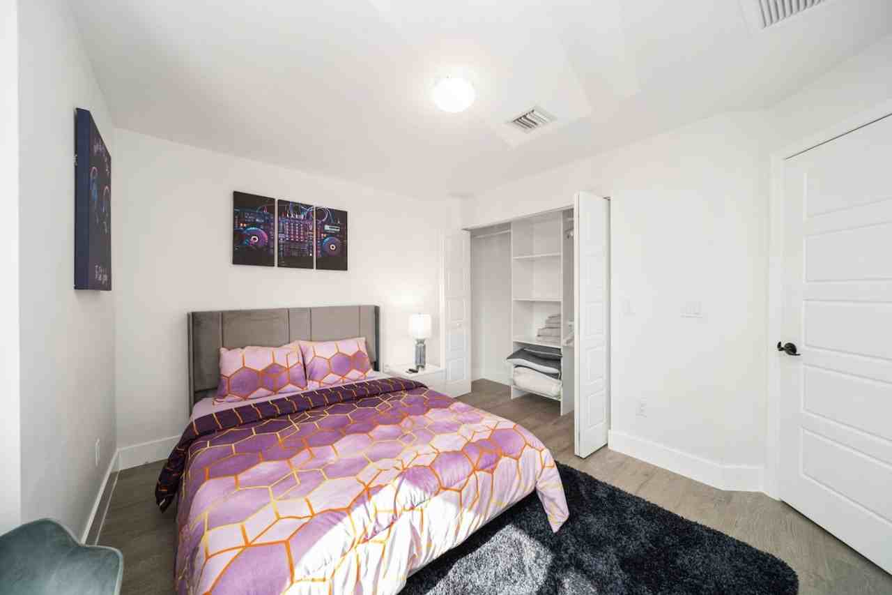 3246 Sw 44th St #1369654P - Photo 7 of 36