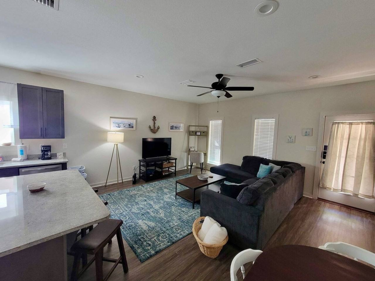 410 N C St #1367374P - Photo 2 of 36