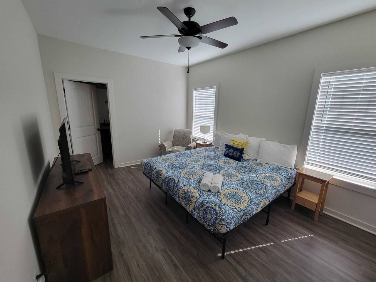 410 N C St #1367374P - Photo 5 of 36