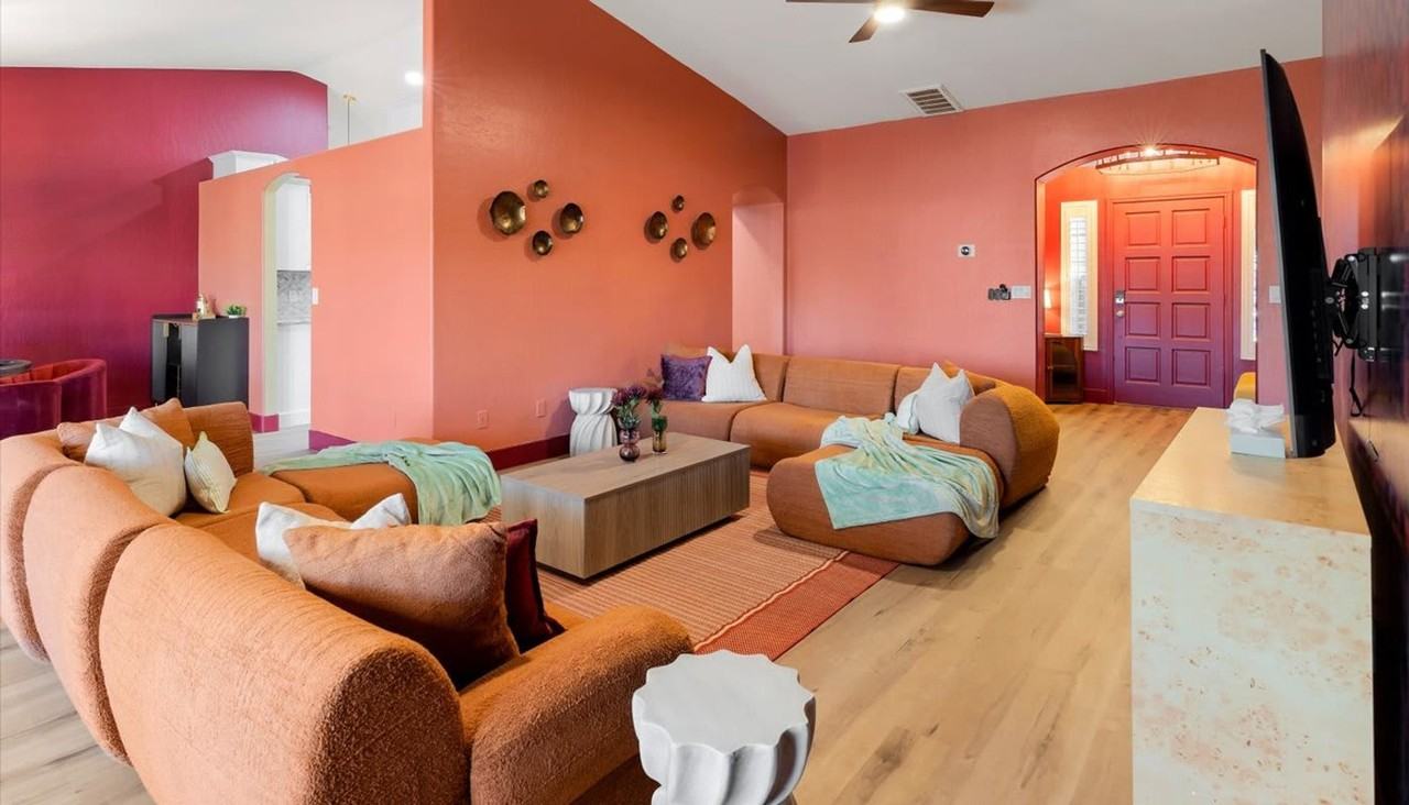 2431 E Laurel St #1370181P - Photo 2 of 50