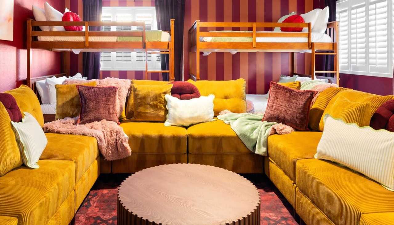 2431 E Laurel St #1370181P - Photo 3 of 50