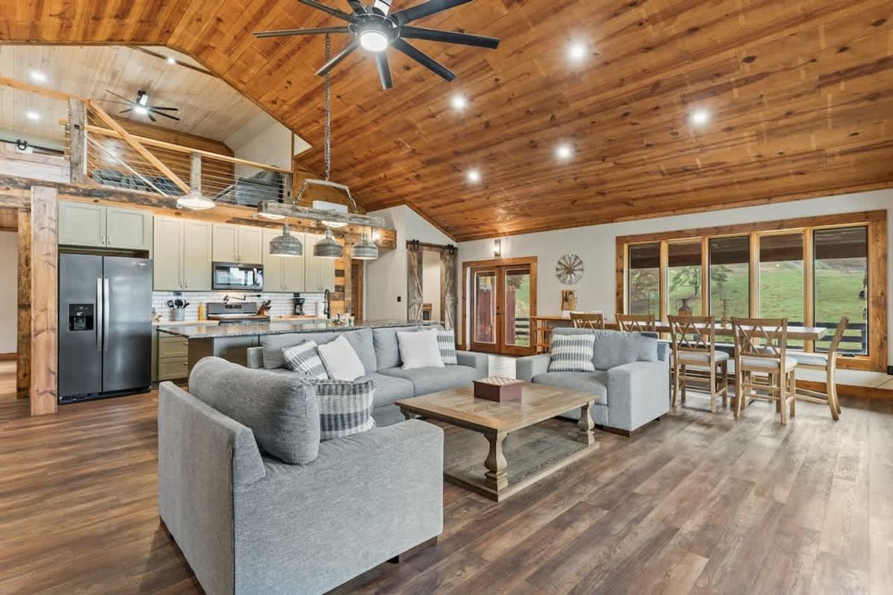 299 Westview Dr #1371158P - Photo 4 of 43