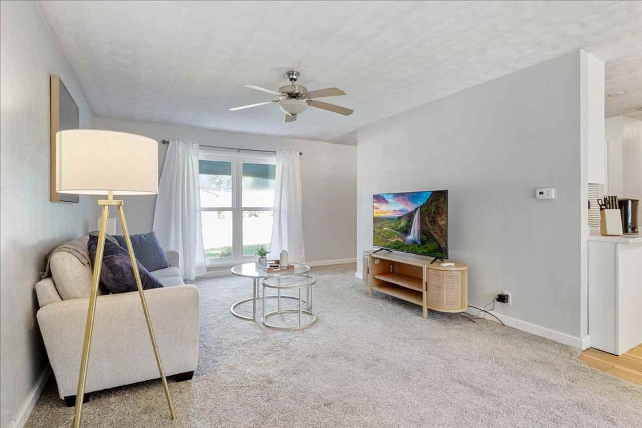 1008 E Barbara Ln #1371902P - Photo 5 of 28