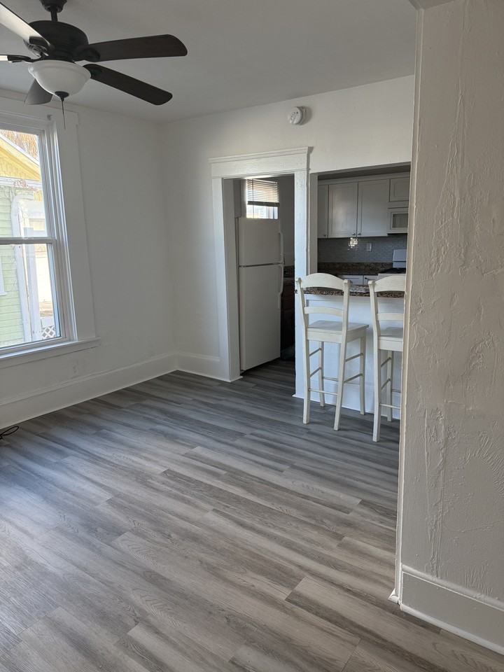 19 South Hollywood Avenue #1 - Photo 4 of 19