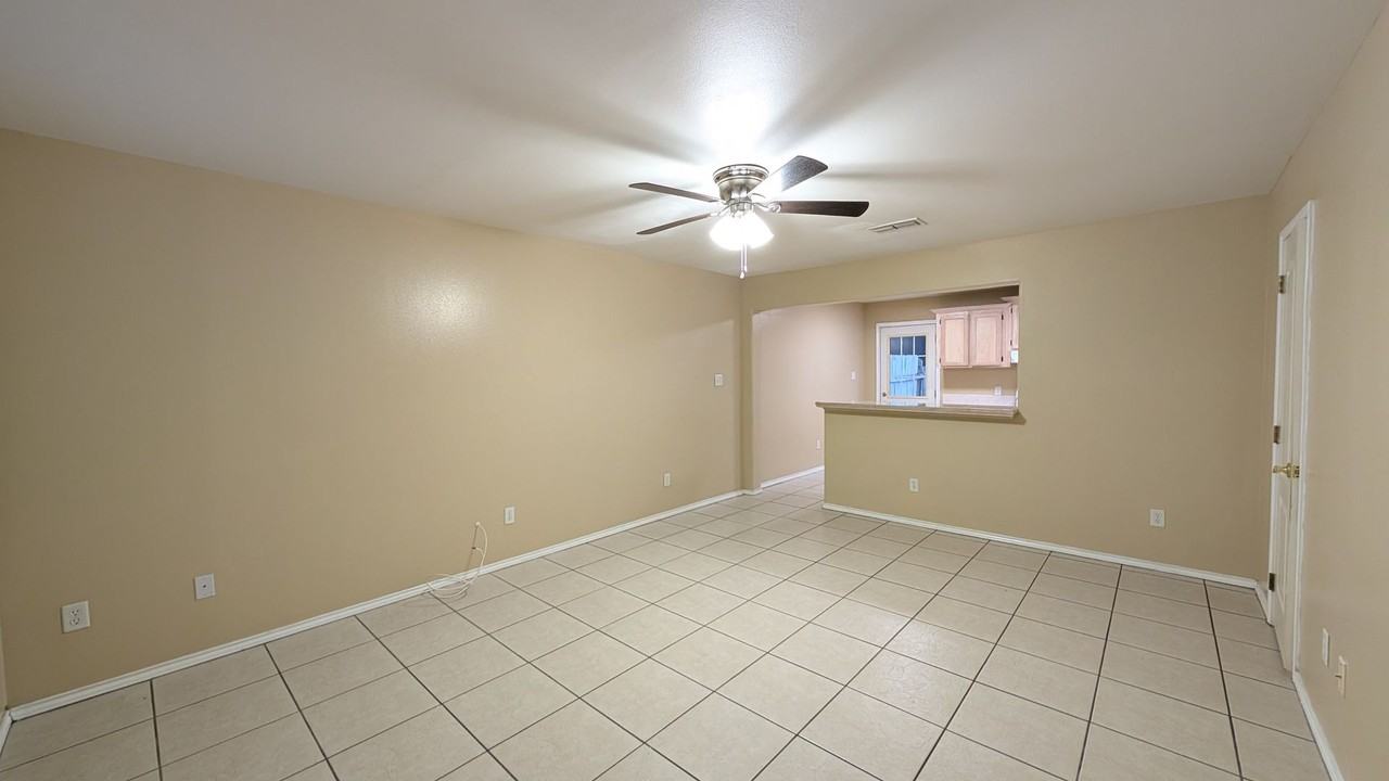 301 E New Hampshire St #2 - Photo 2 of 12