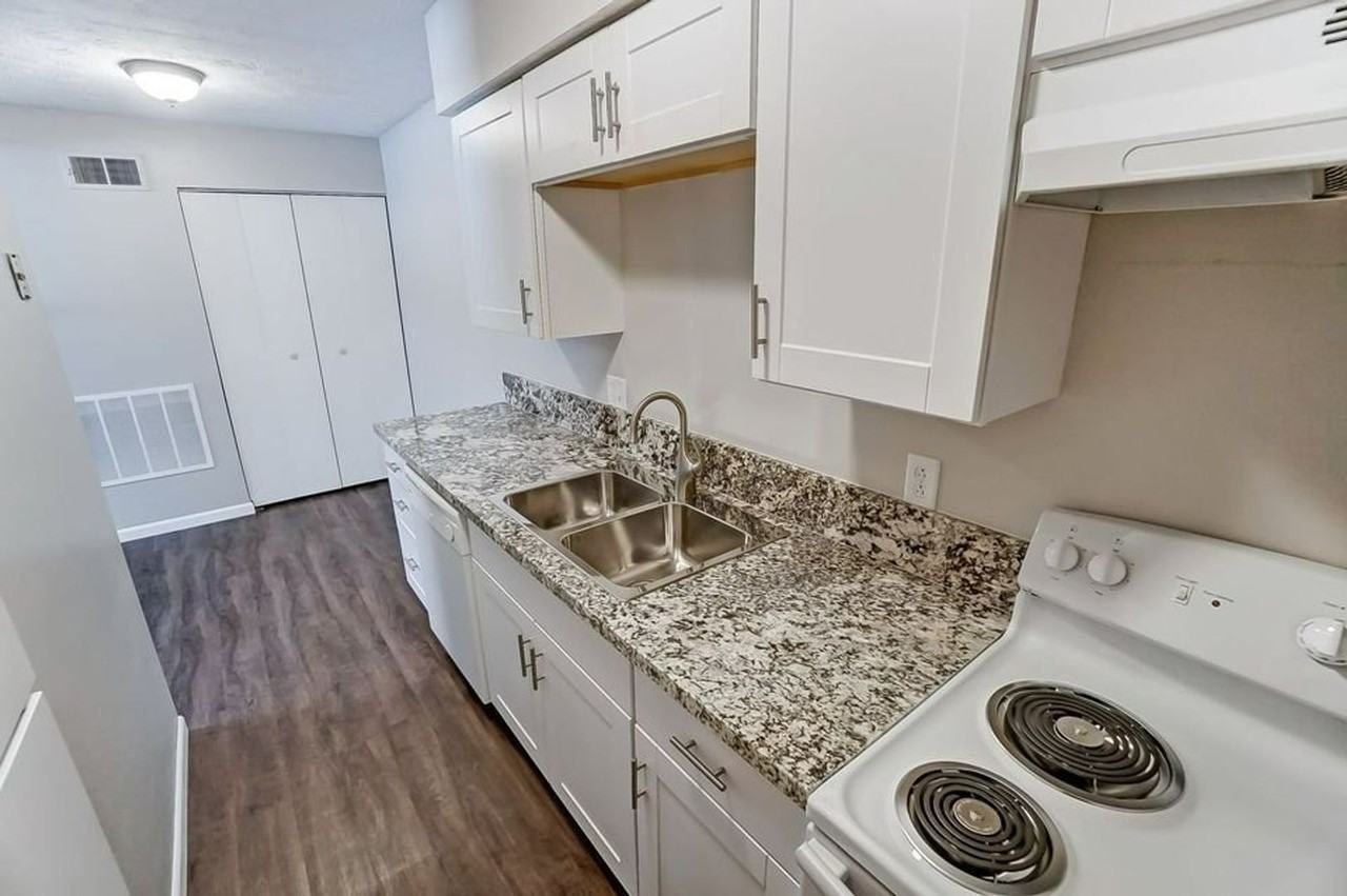 722 Collins Ave | 12/24 - Photo 6 of 8