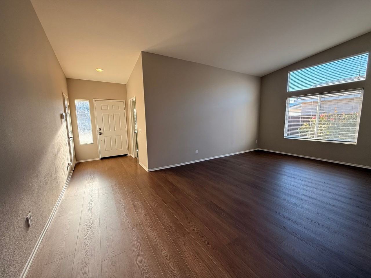 21920 Gardena Ln - Photo 4 of 25