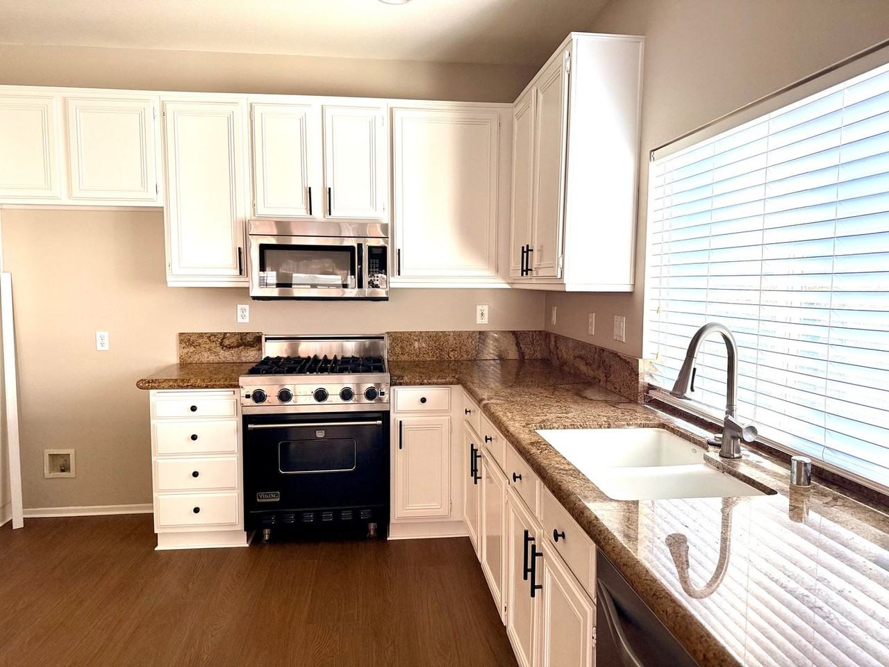 21920 Gardena Ln - Photo 7 of 25