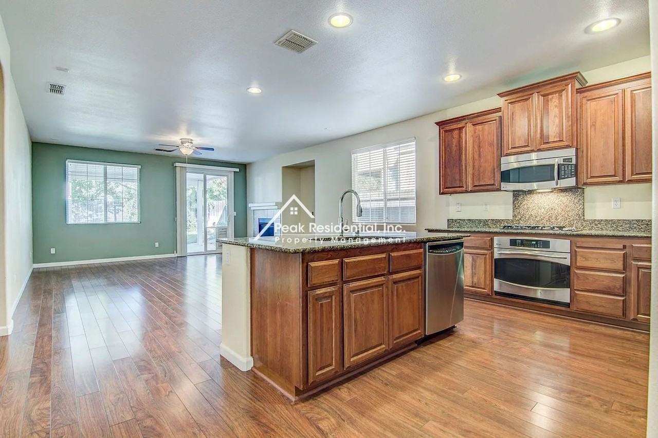 12307 Pawcatuck Way - Photo 7 of 27