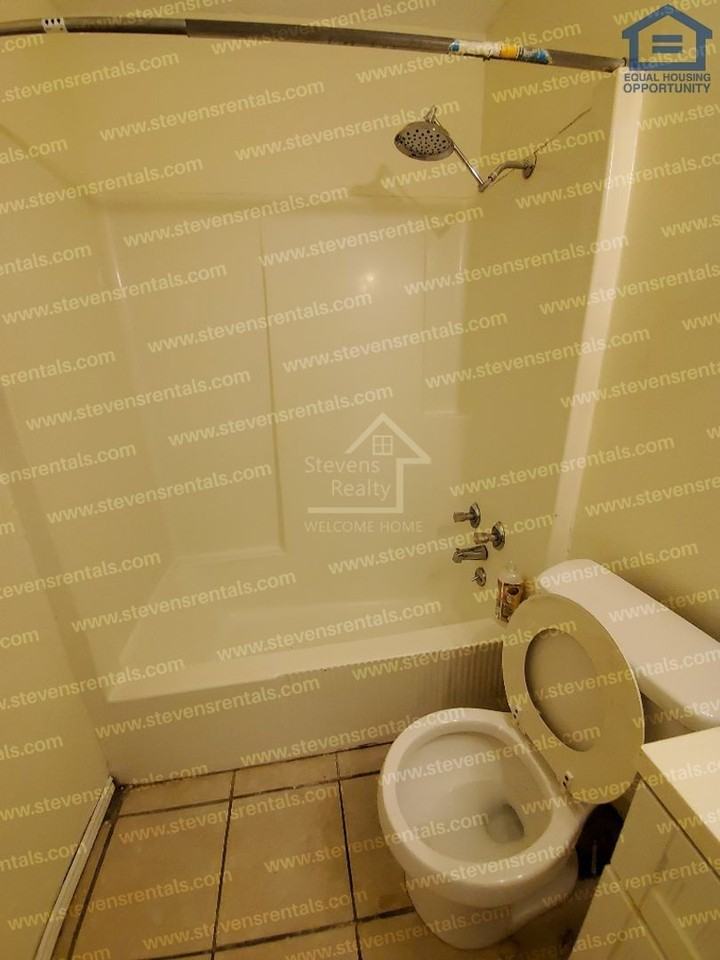 2111 NW Lindy Ave - G1 - Photo 3 of 8