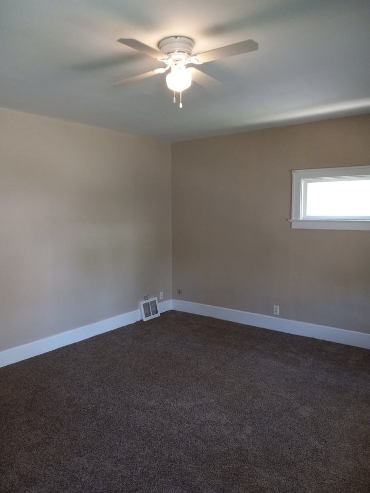 641 Western Ave - Photo 4 of 19